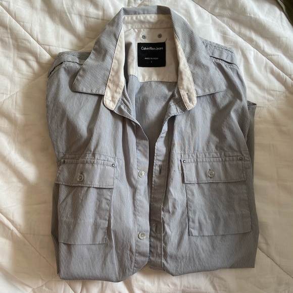 ••Calvin Klein Stripped Button Down Shirt - Picture 6 of 6